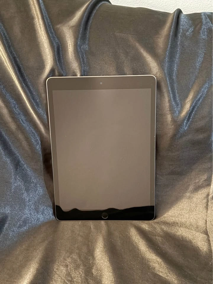 iPad 9th Generation, Apple Pencil, Charger, & Case - photo 2
