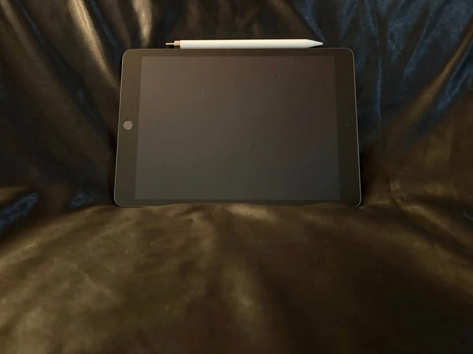 iPad 9th Generation, Apple Pencil, Charger, & Case - photo 4