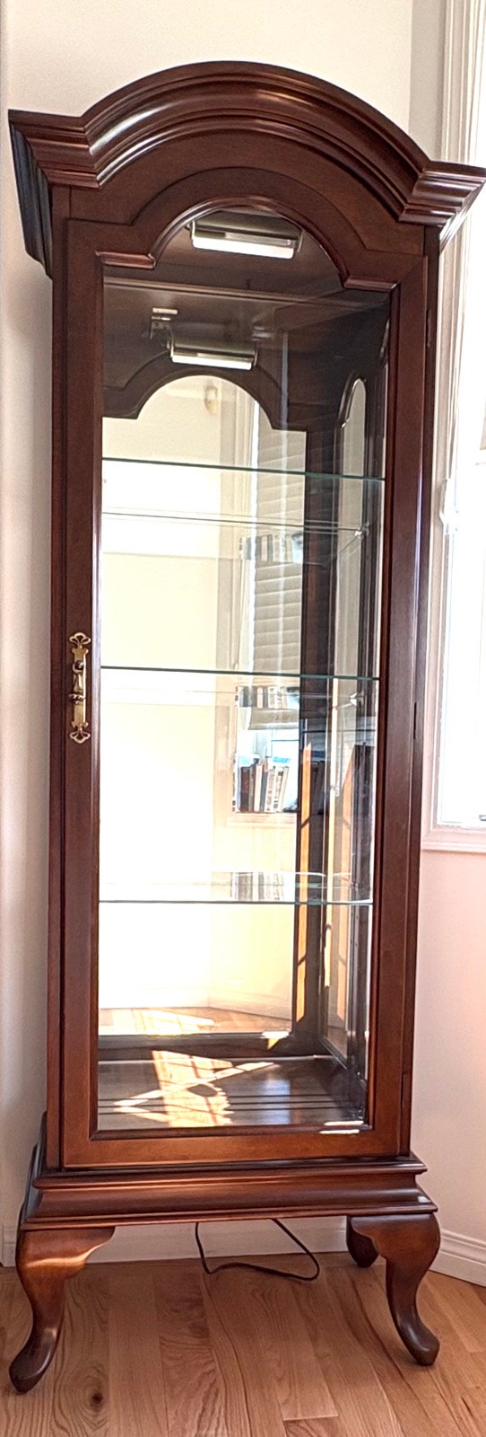 Mirrored curio cabinets with lighting (2 available) - photo 2