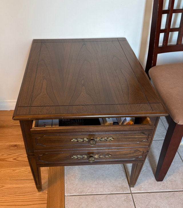 Wood end table with Drawer