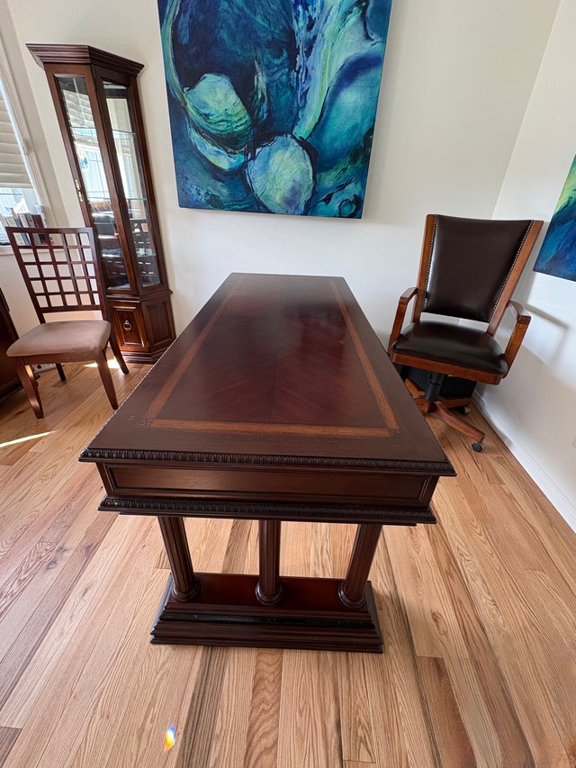 Mahogany executive desk by Bombay Canada - photo 3