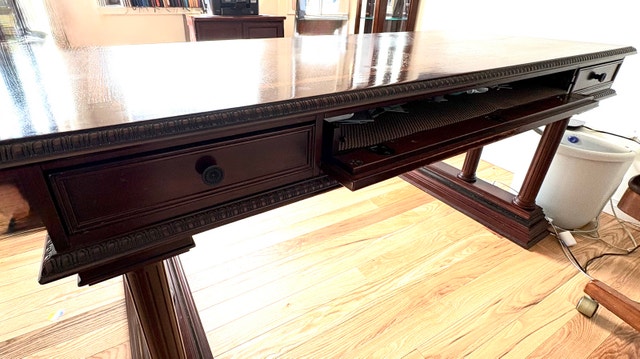 Mahogany executive desk by Bombay Canada - photo 4