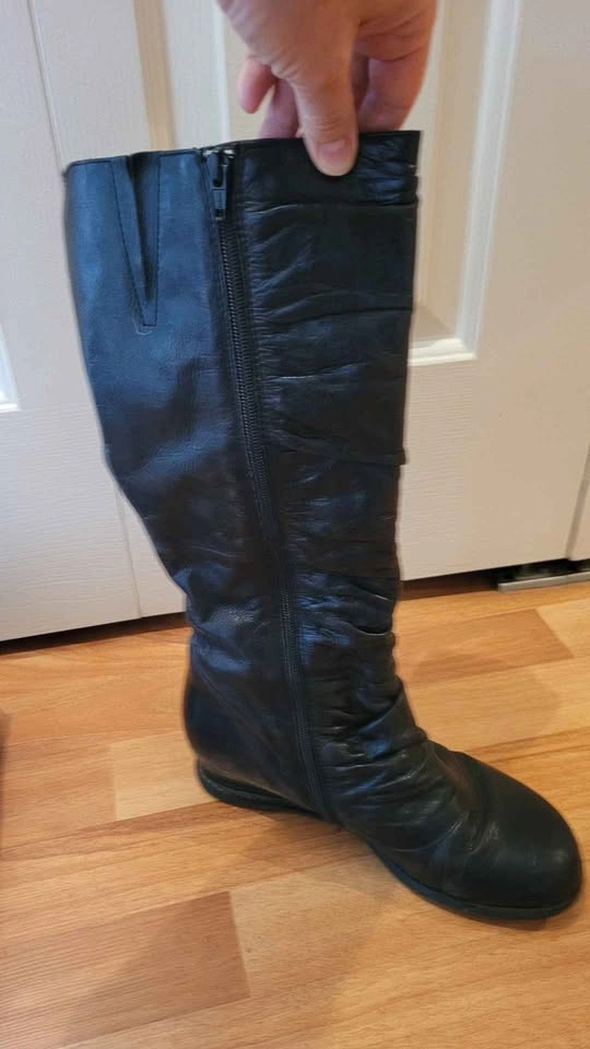 Brenda Black Leather Boots Size 9.5M - photo 2