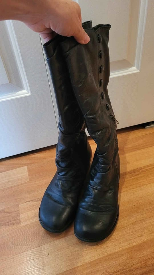 Brenda Black Leather Boots Size 9.5M - photo 3