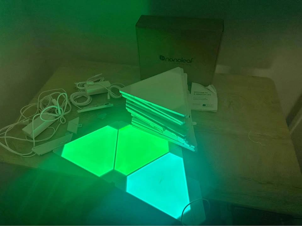 26 Nanoleaf Aurora panels