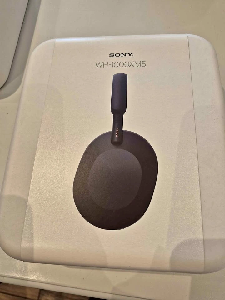 Sony WH-1000XM5 XM5 headphones BNIB
