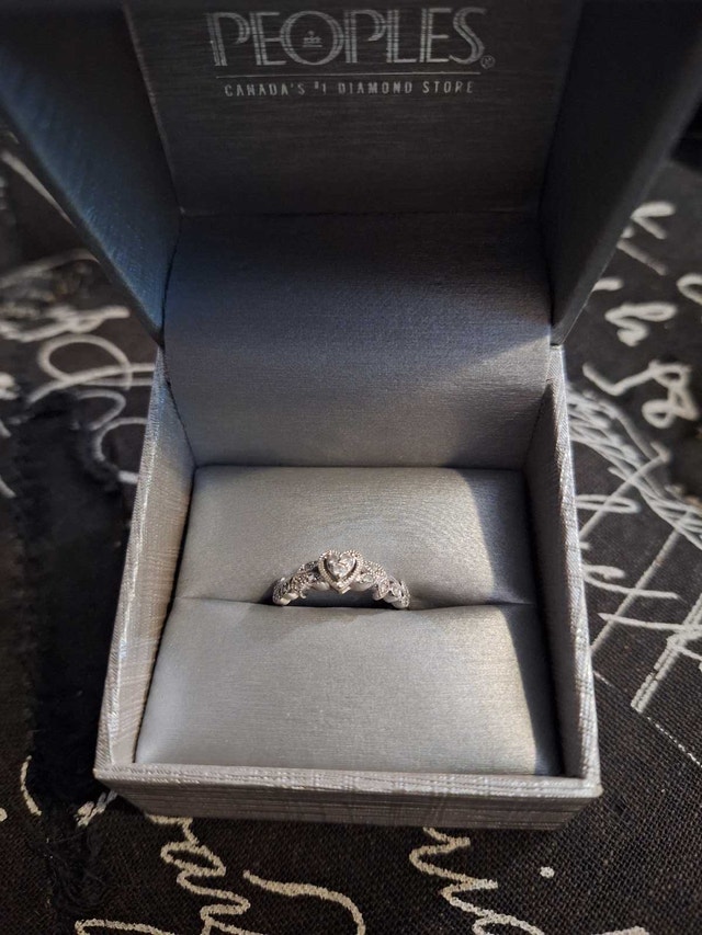 0.115 CT. T.W. Diamond Heart Frame Filigree Vintage-Style - photo 2