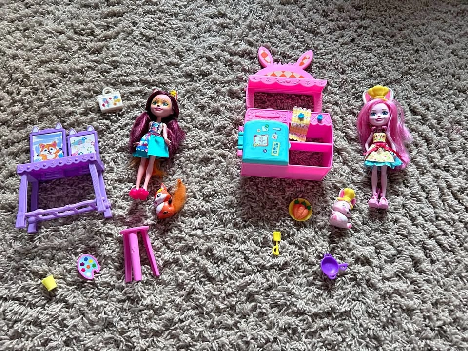 Enchantimals Art Studio and Kitchen Playset Lot