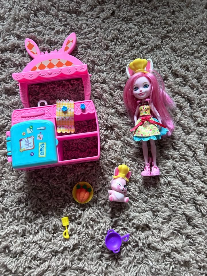 Enchantimals Art Studio and Kitchen Playset Lot - photo 2