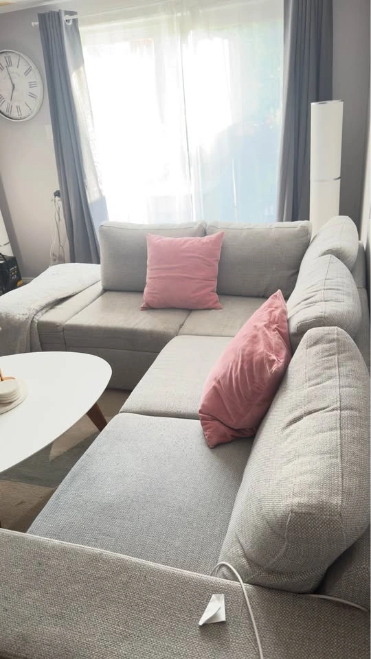 Structube Living Room Set: Sectional, Loveseat, Table & Decor - photo 3
