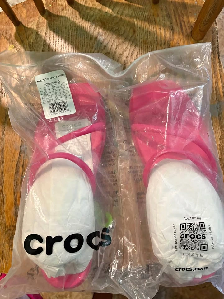 Crocs Miami toe loop sandal