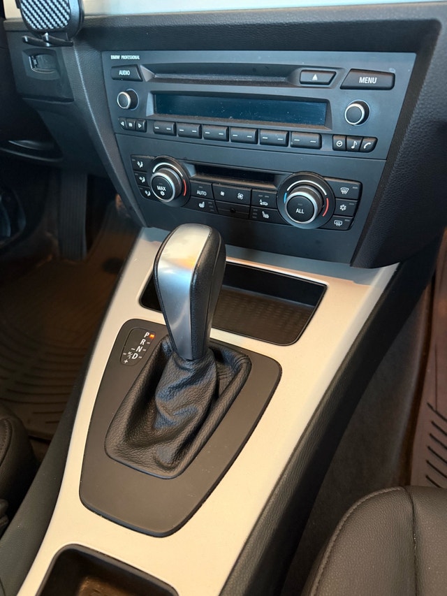 BMW 323i - sport package - photo 4