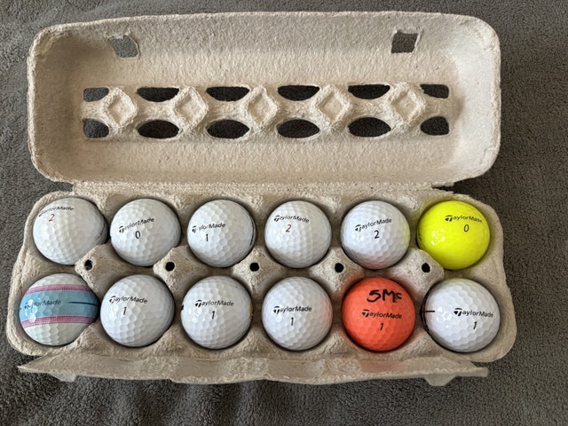 12 Taylormade Golf Balls Like New