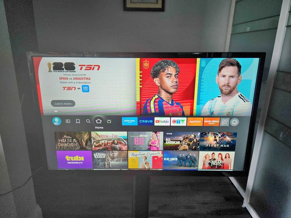 🇨🇦 32" Insignia Smart Fire TV with Stand