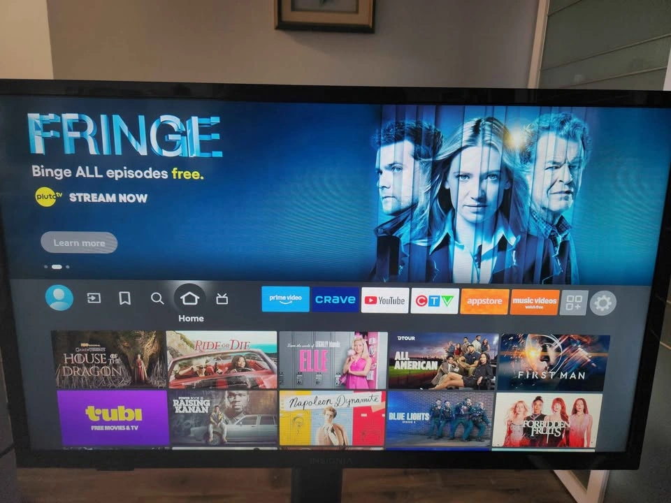 🇨🇦 32" Insignia Smart Fire TV with Stand - photo 2