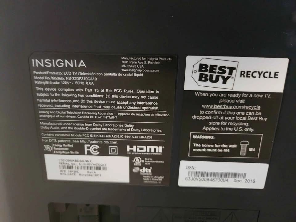 🇨🇦 32" Insignia Smart Fire TV with Stand - photo 4