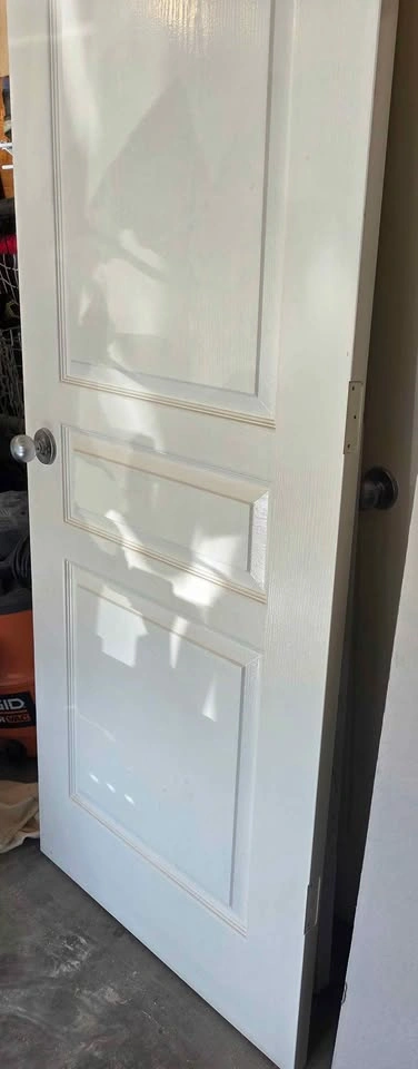 White 3-Panel Interior Door with Hardware - photo 2
