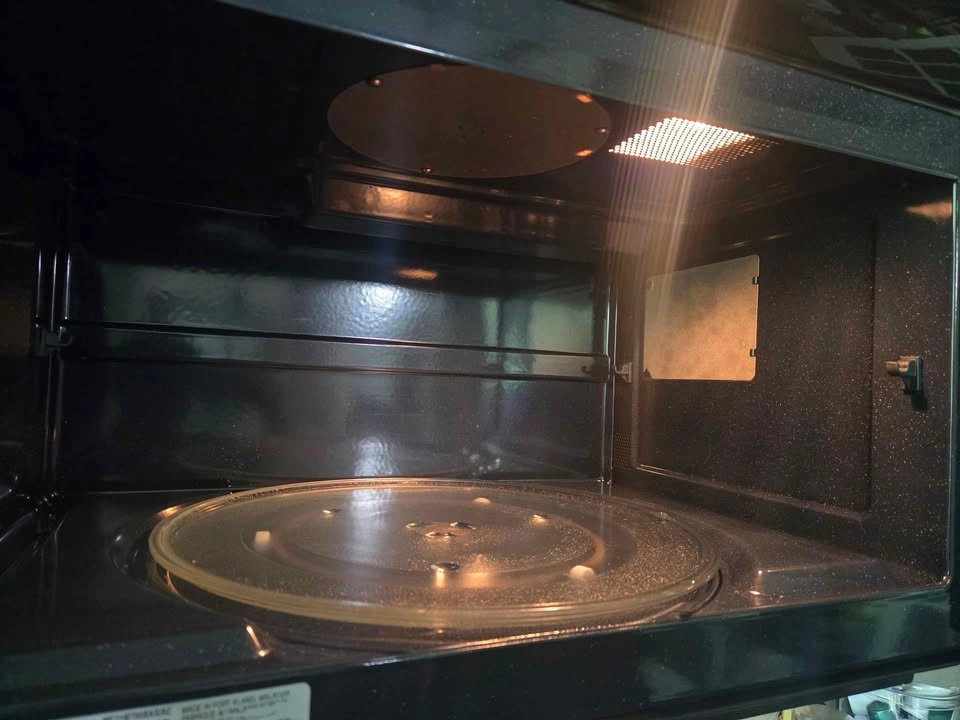 Samsung 2.1 cu. ft. Over-the-Range Microwave (Stainless Steel) - photo 4