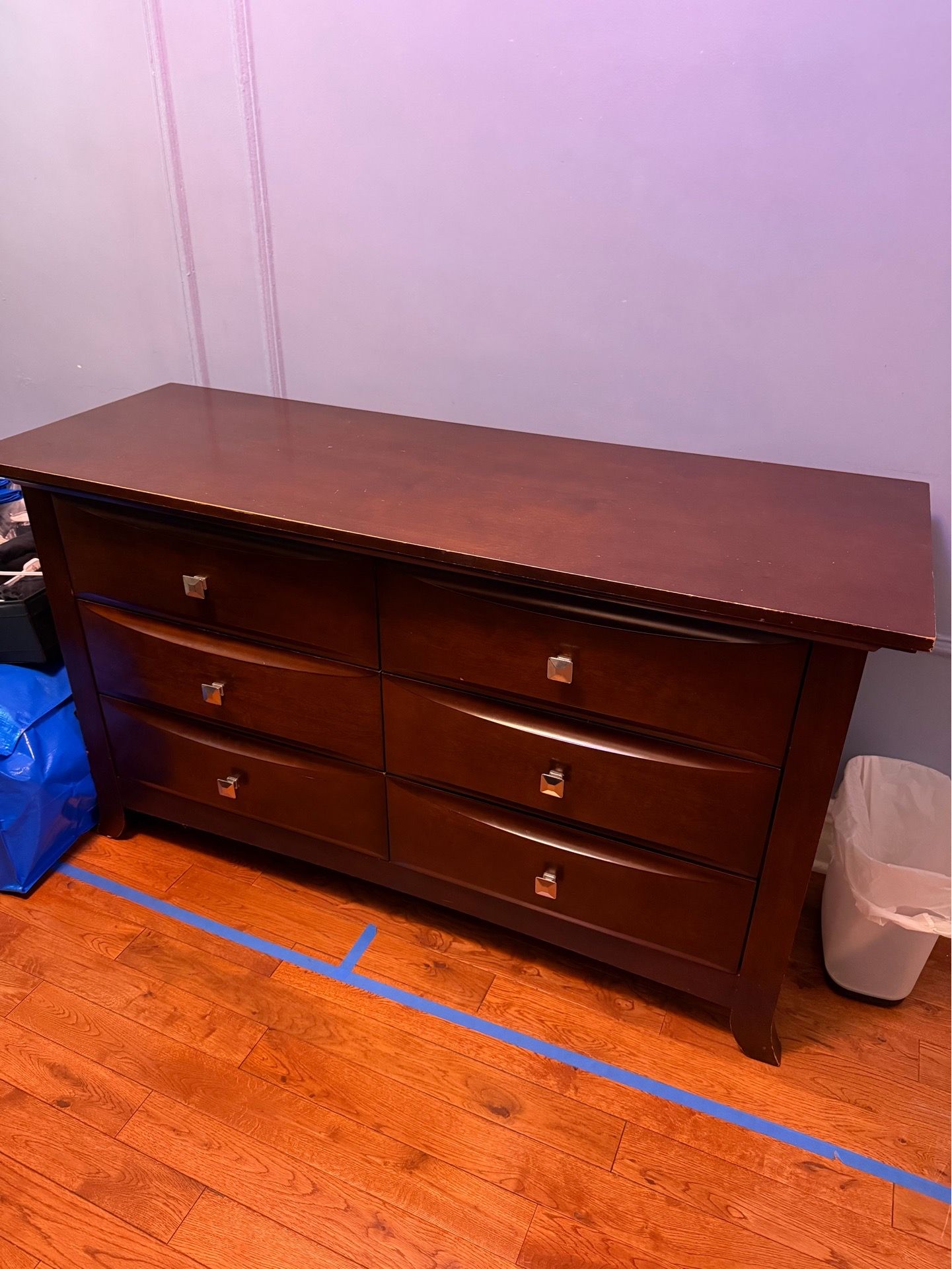 Bonavita Solid Wood 6-Drawer Dresser – Excellent Condition - photo 2