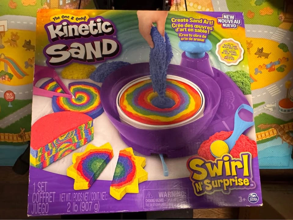 Kinetic Sand, Swirl N’ Surprise Playset with 2lbs of Play Sand