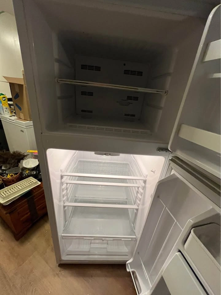 Danby apartment fridge/freezer - photo 3