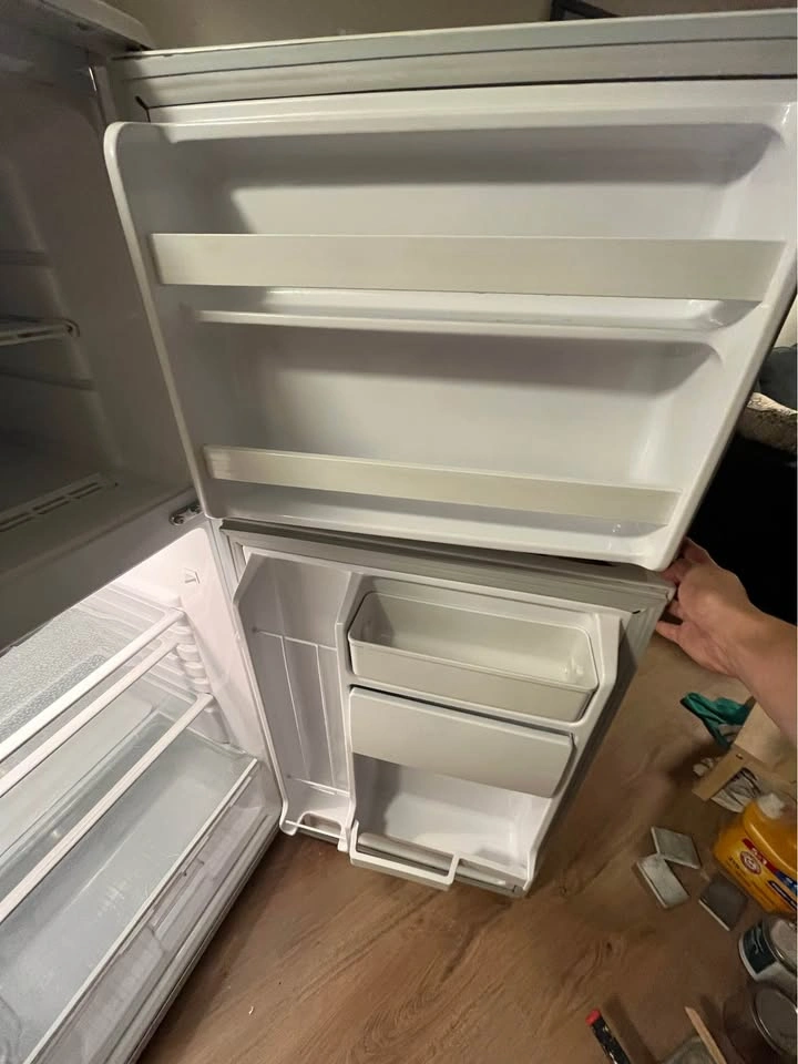 Danby apartment fridge/freezer - photo 4