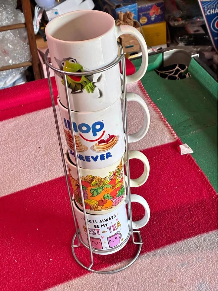 Cup holder rack with four cups