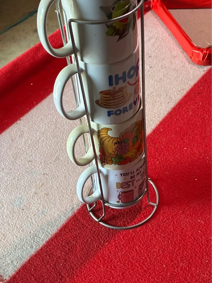 Cup holder rack with four cups - photo 3