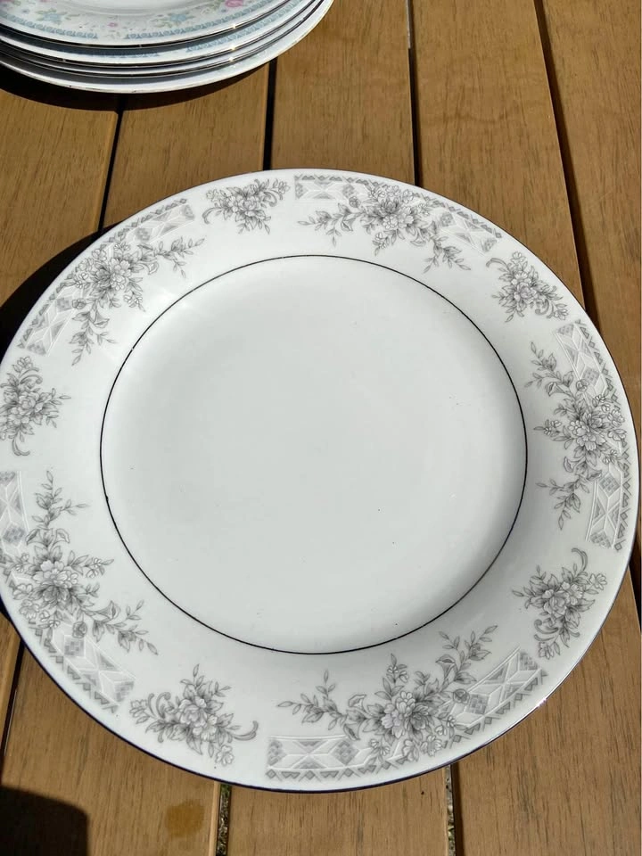 Pearl Olivia Fine China Dinner Plate Set of 4