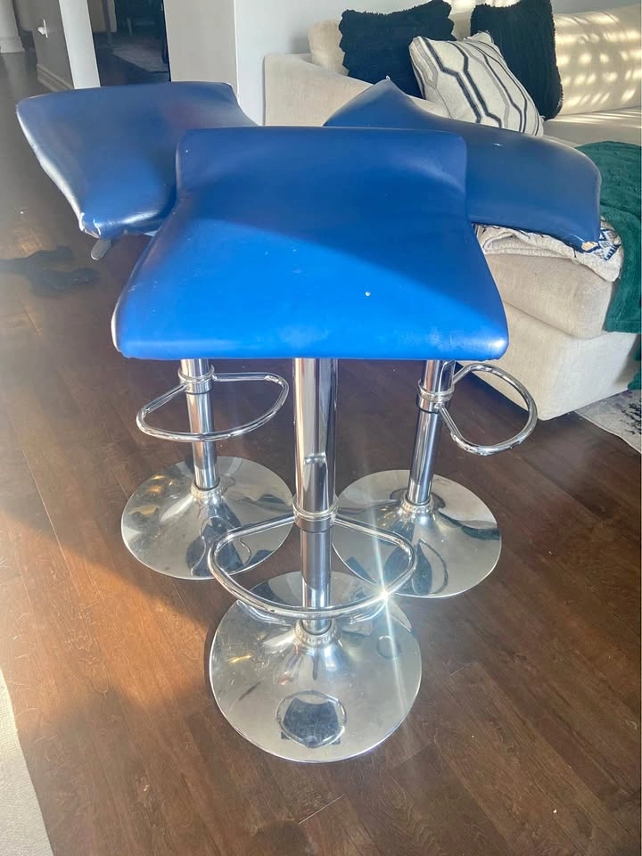 Bar stools/chairs