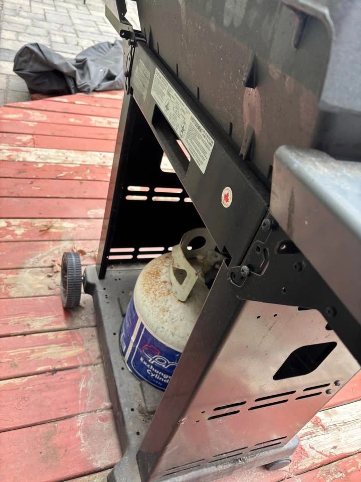 Broilmate 3-Burner Propane Gas Grill - photo 4