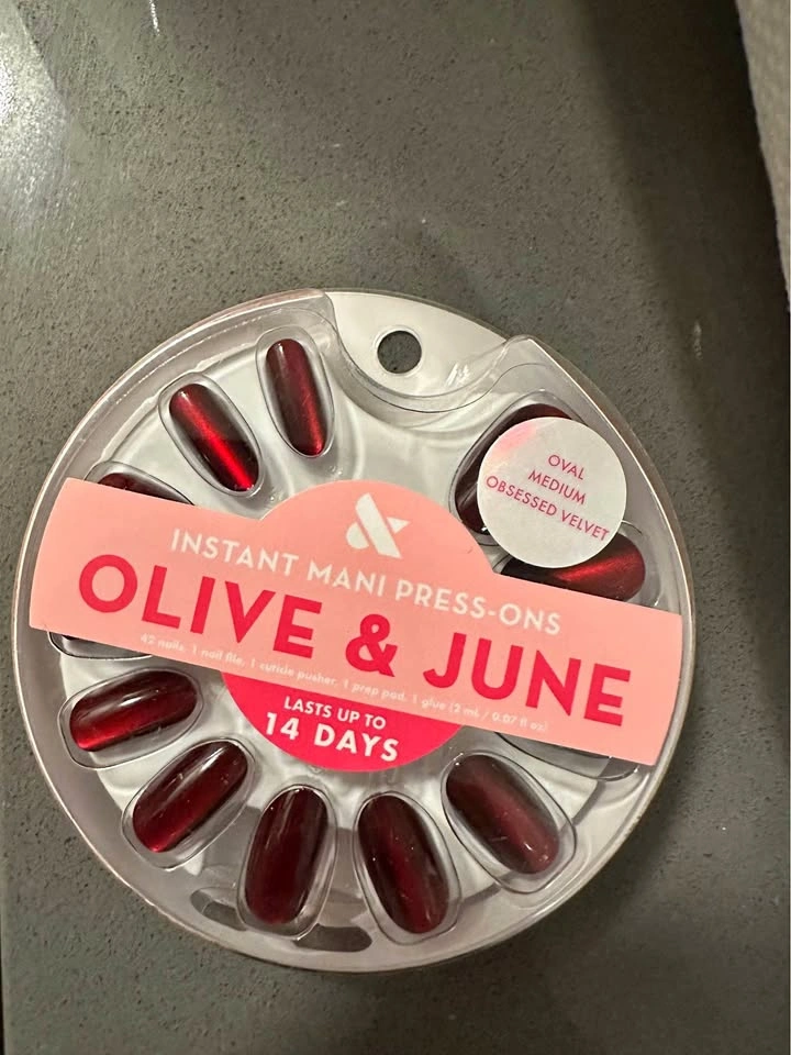 Brand New Olive & June Instant Mani Press-On Nails