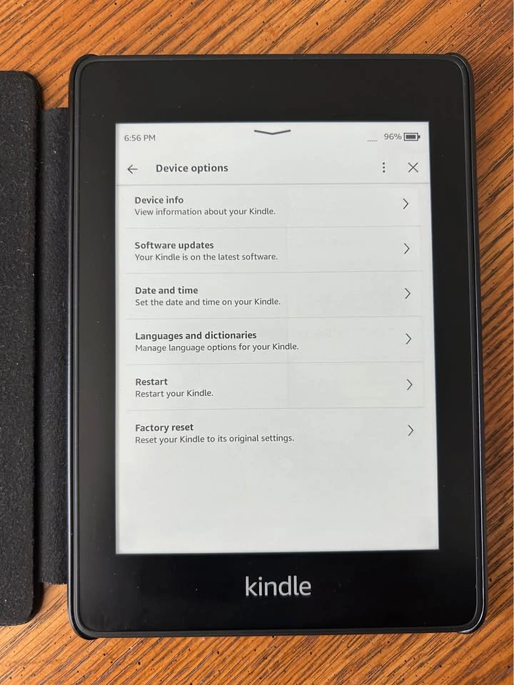 Amazon Kindle Paperwhite 10th Gen with Case and Charger - photo 4
