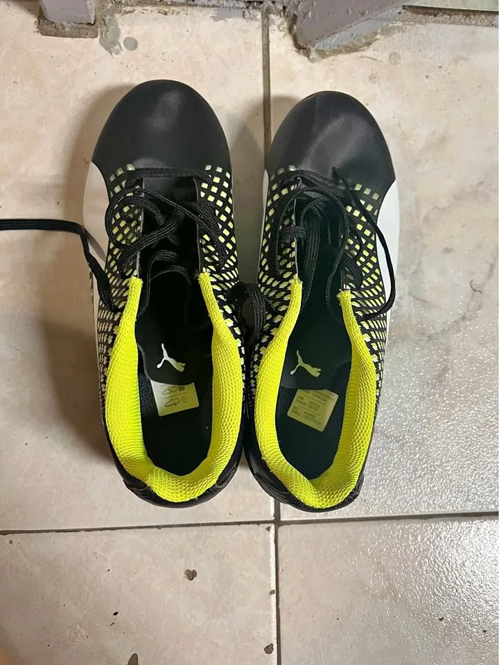 4.5 yellow black soccer cleats puma