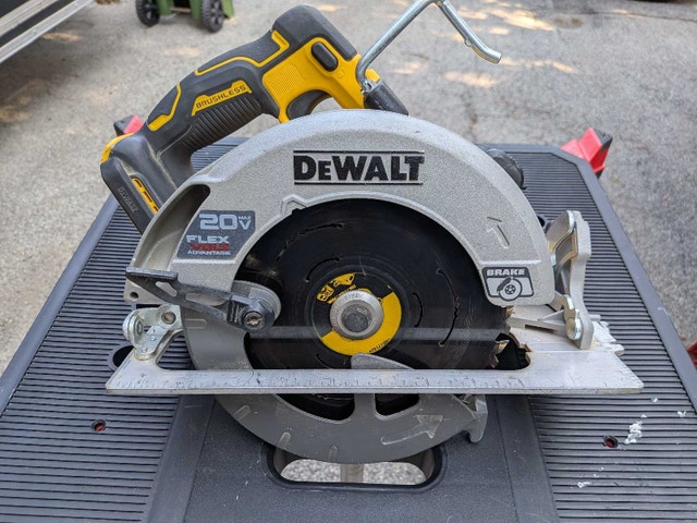 DEWALT DCS573 20V Circular Saw