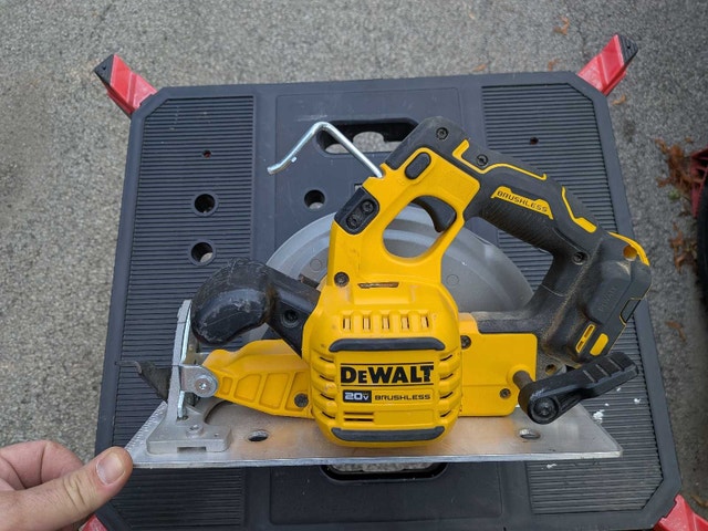 DEWALT DCS573 20V Circular Saw - photo 2