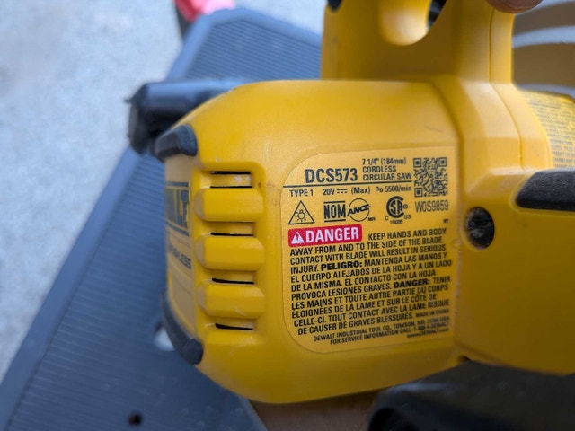DEWALT DCS573 20V Circular Saw - photo 3