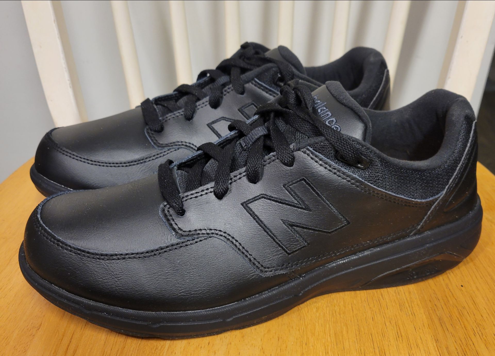 New Balance 813 Black Leather Mens Walking Shoes Size 10 4E - photo 2