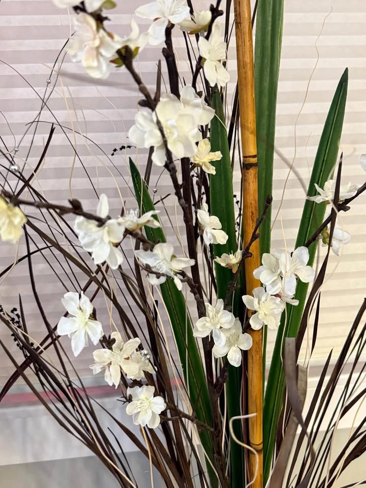 2 Metal Flower Stands with flower arrangements - photo 3