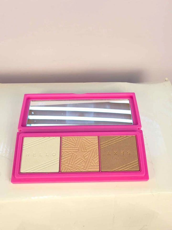 GLAMGLOW Glowpowder Hyaluronic Acid Glow Highlighter Palette - photo 5