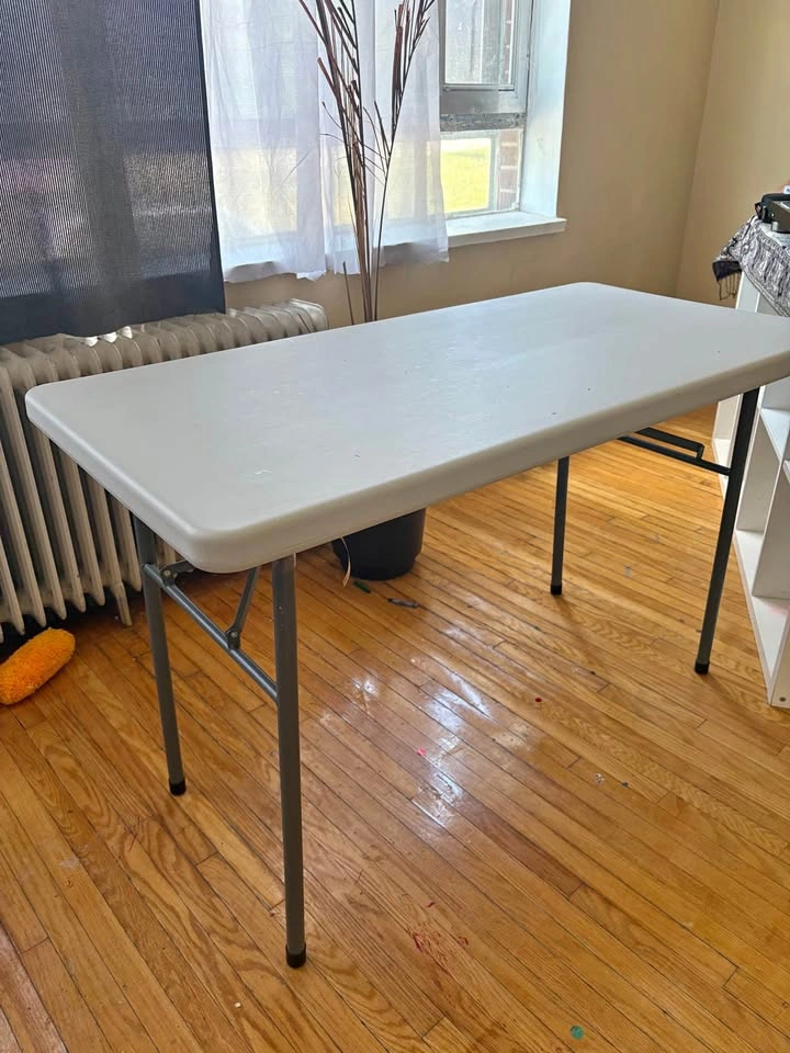 Foldable table