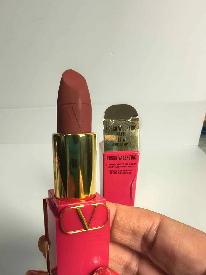 Valentino Rosso Striking Matte Lip Color Lipstick - 111A Undress - photo 5