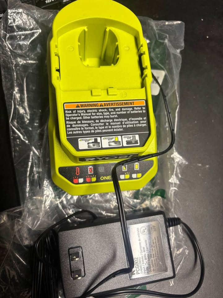 RYOBI charger and battery - photo 2