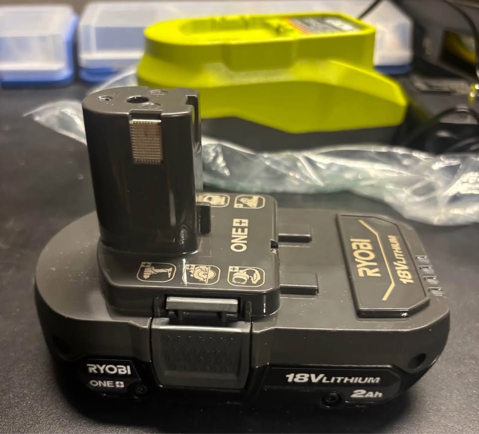 RYOBI charger and battery - photo 3