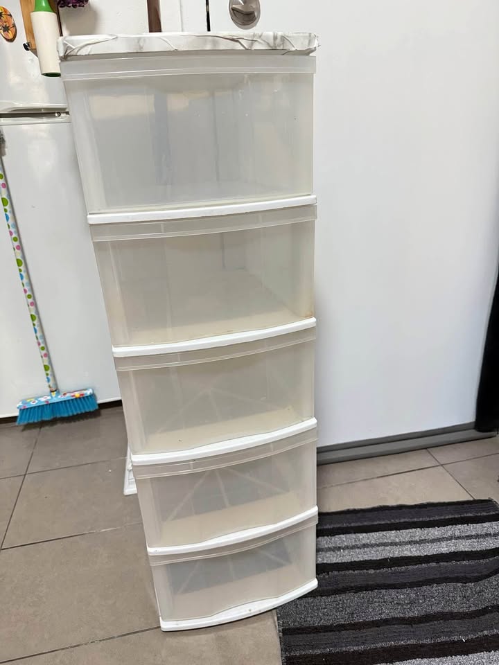 5 drawers