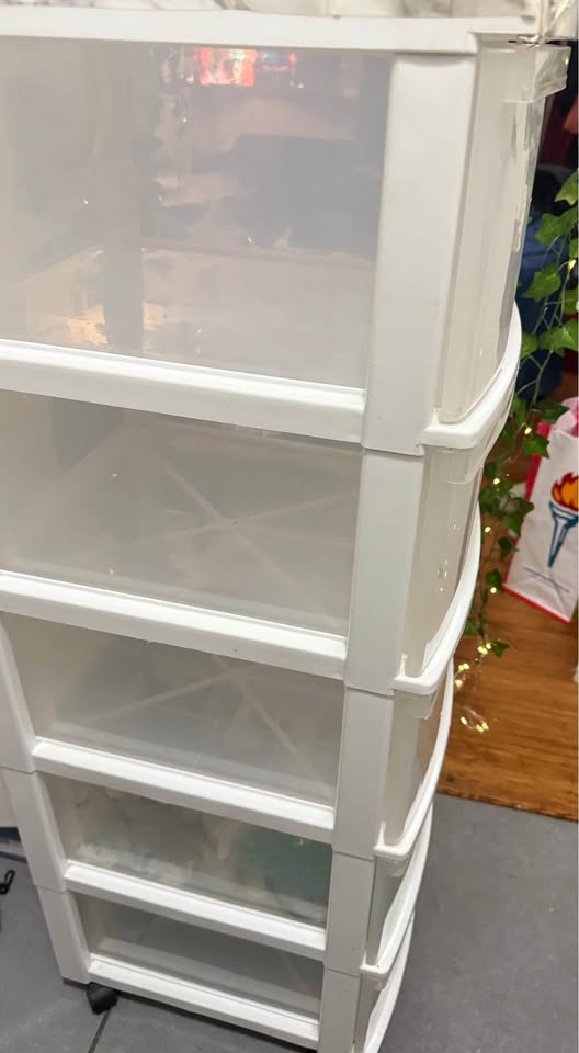 Plastic storage bin with 5 drawers - photo 3