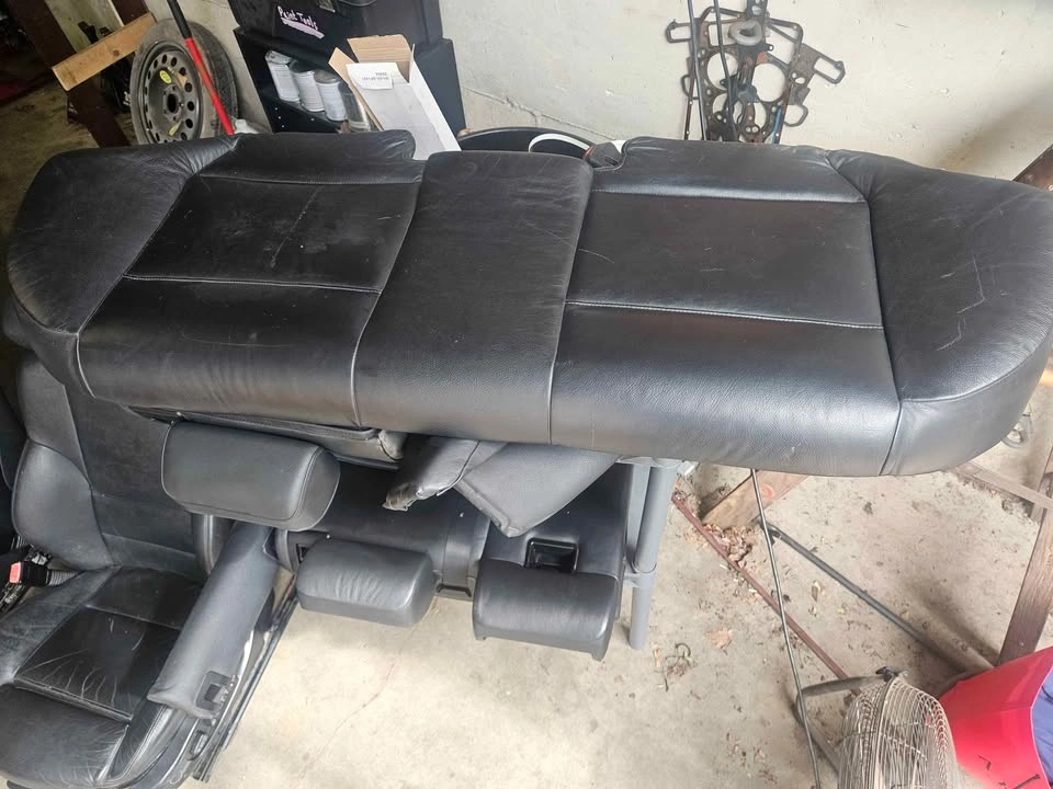 99-05 BMW 3 series touring rear seats - photo 2