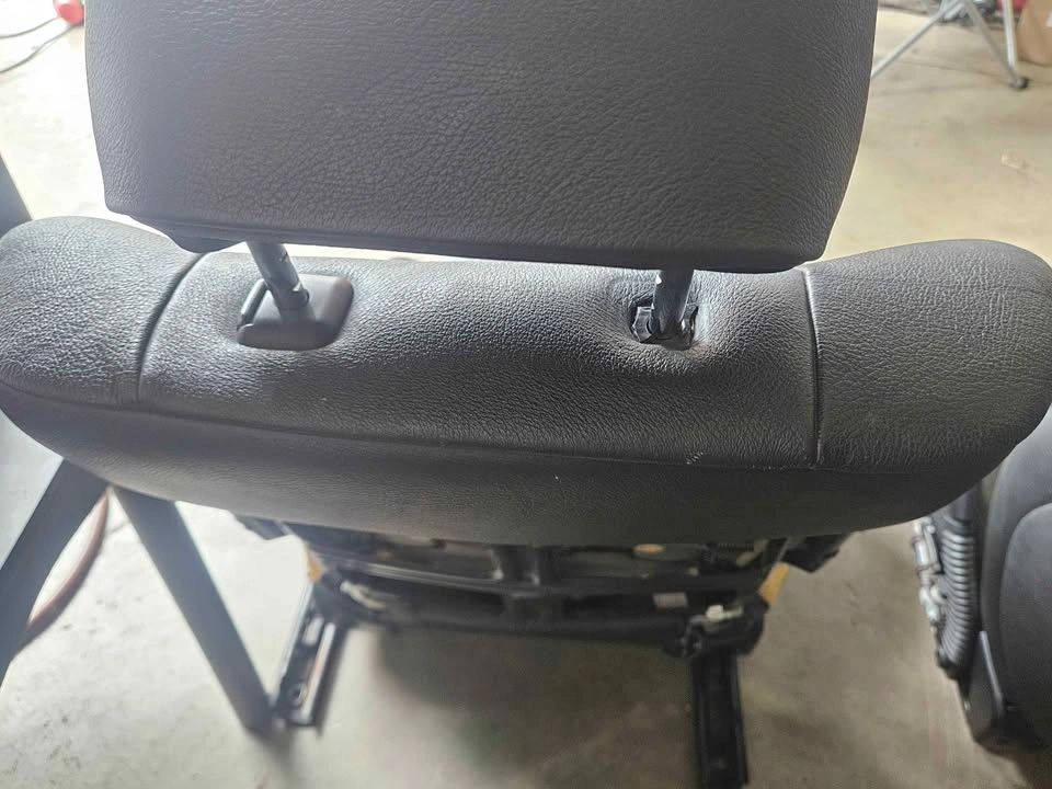 99-05 BMW 3-series sedan/wagon front sport seats - photo 3