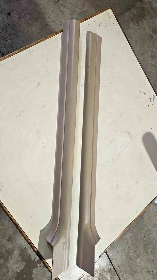 99-06 330ci inner rocker trim
