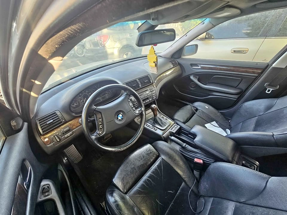 99-05 325xi wagon interior partout